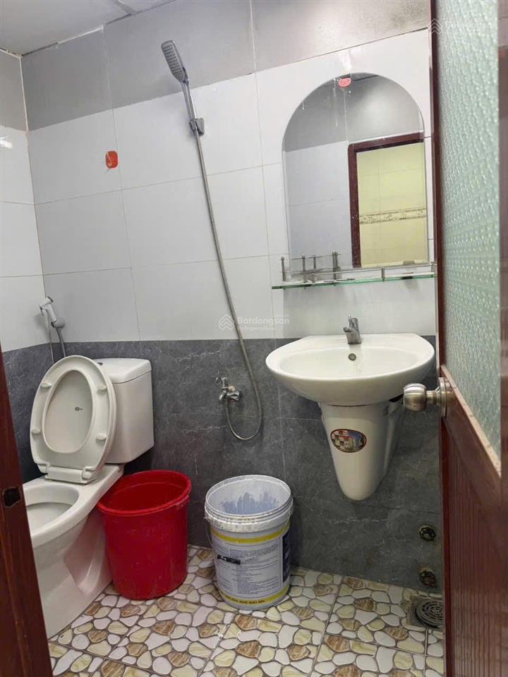 Nhà 1 trệt 1 lầu nguyễn văn cừ