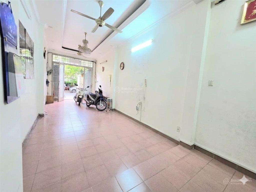 Cho thuê trệt + mặt tiền 3.05x15m