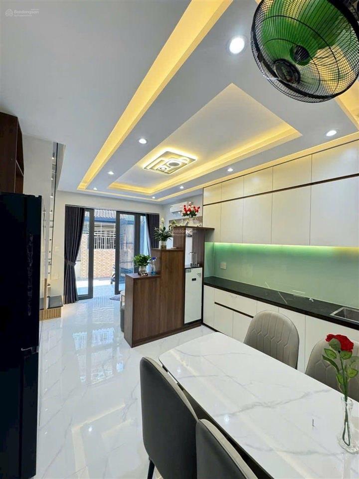 Nhà mới hoàn thiện nguyễn văn quỳ, 4m x 11m sổ hồng riêng, tặng full nội thất vào ở ngay nhỉnh 4 tỷ