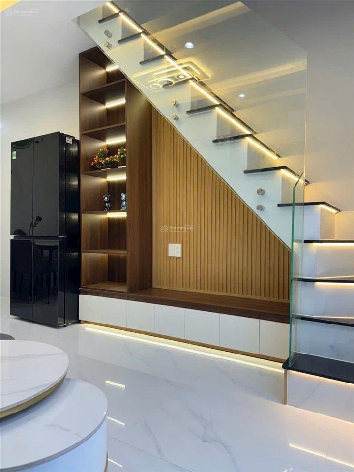 Nhà mới hoàn thiện nguyễn văn quỳ, 4m x 11m sổ hồng riêng, tặng full nội thất vào ở ngay nhỉnh 4 tỷ