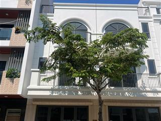 Cần bán nhà phố 3 tầng mặt tiền đường a3 trung tâm kdt vcn phước long 2, giá đầu tư, sổ sẵn