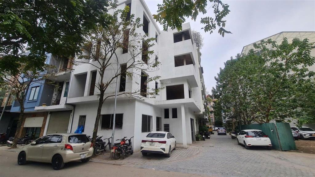 Cần bán gấp nhà lê văn lương 62m 21,5 tỷ nhà đường lớn oto tránh sổ cất két cần tìm chủ mới