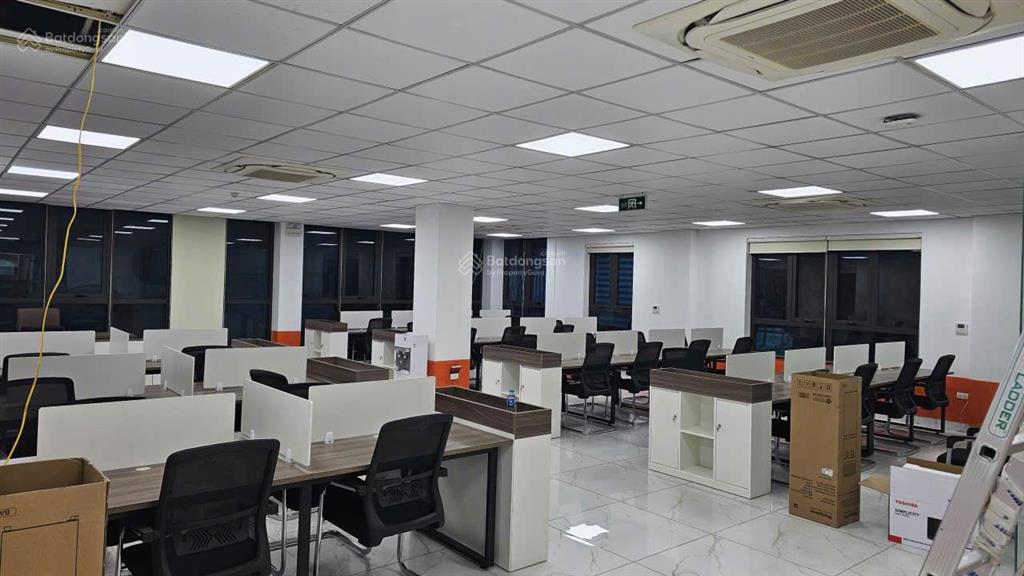 Cho thuê văn phòng trung kính, 180m², 36 triệu/tháng