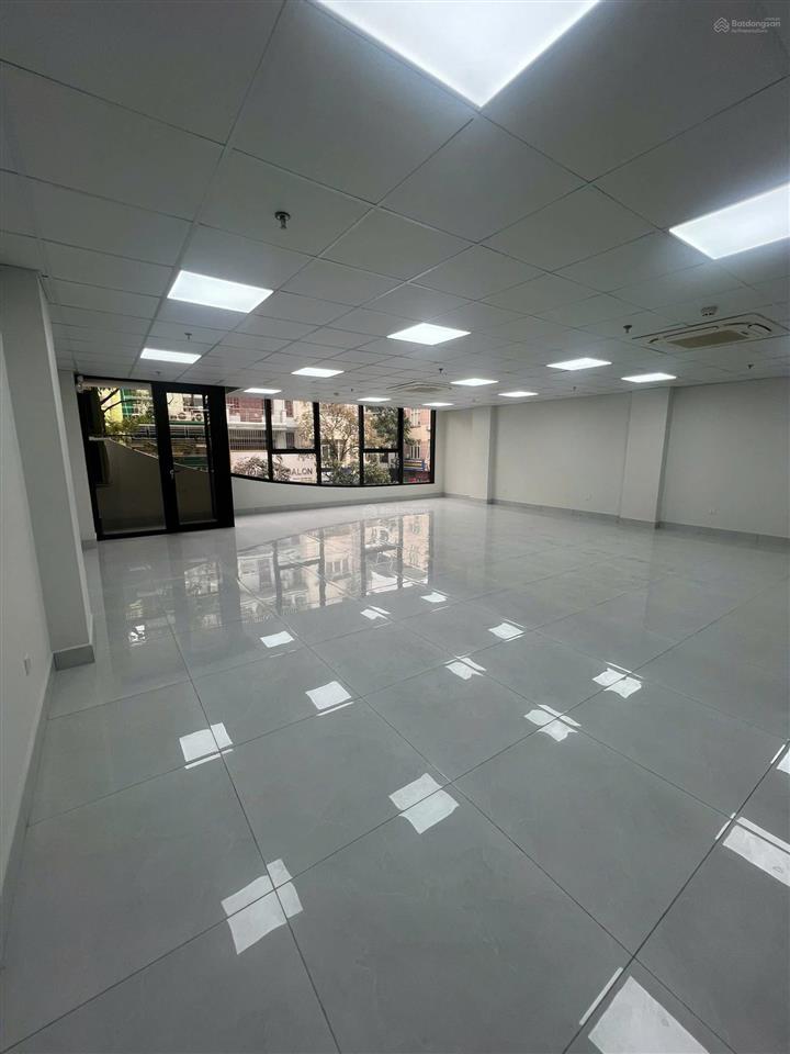 Cho thuê văn phòng trung kính 120m2, 27 triệu/tháng