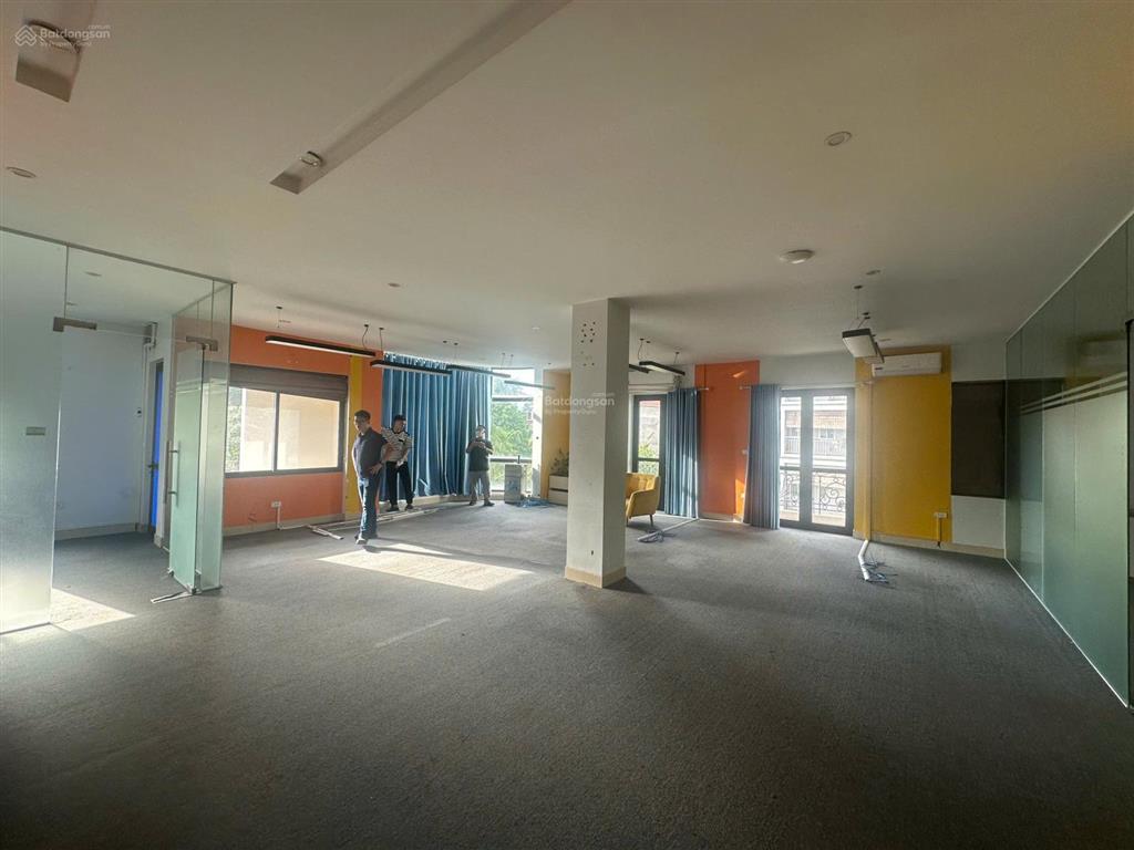 Cho thuê văn phòng dịch vọng 150m2, 21 triệu/tháng