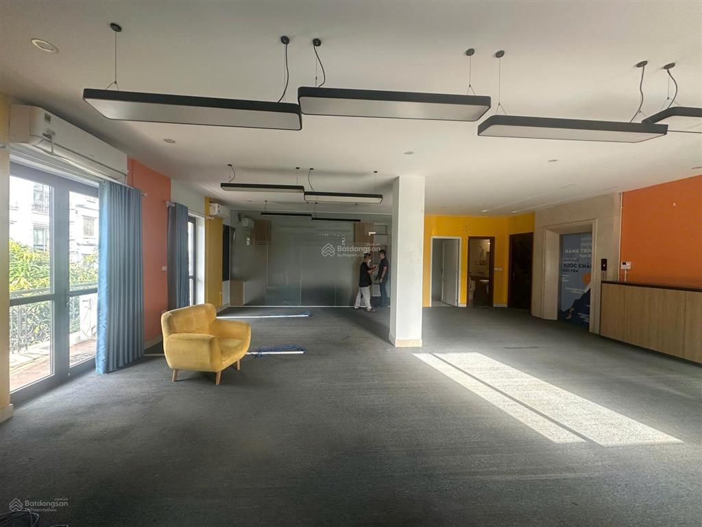 Cho thuê văn phòng dịch vọng 150m2, 21 triệu/tháng