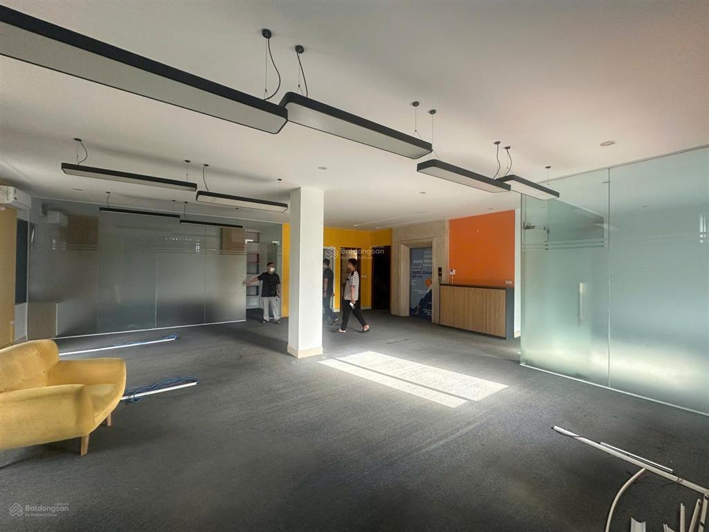 Cho thuê văn phòng dịch vọng 150m2, 21 triệu/tháng