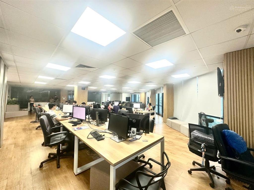 Cho thuê văn phòng trần thái tông 265m2, 65 triệu/tháng