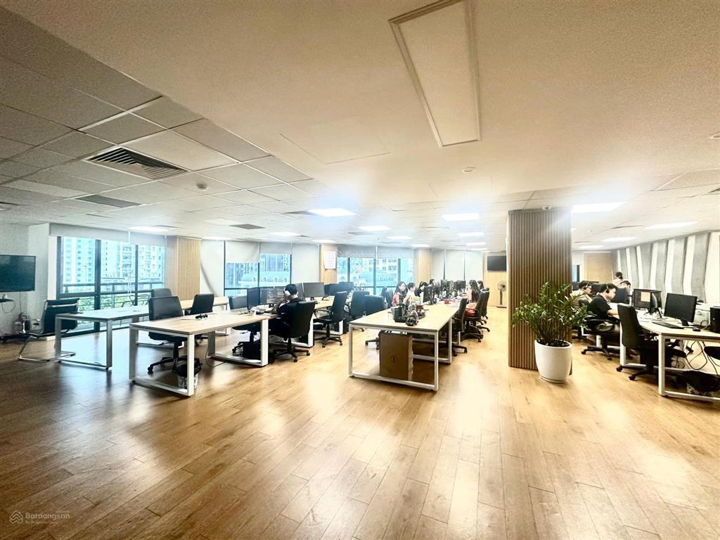 Cho thuê văn phòng trần thái tông 265m2, 65 triệu/tháng
