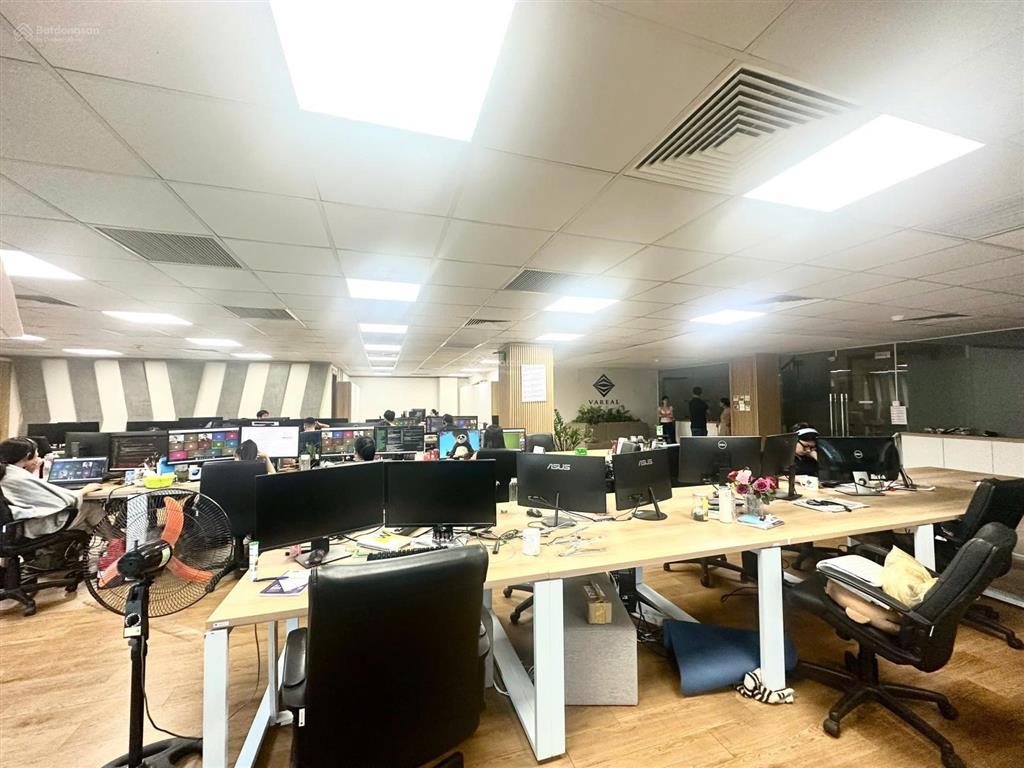 Cho thuê văn phòng trần thái tông 265m2, 65 triệu/tháng