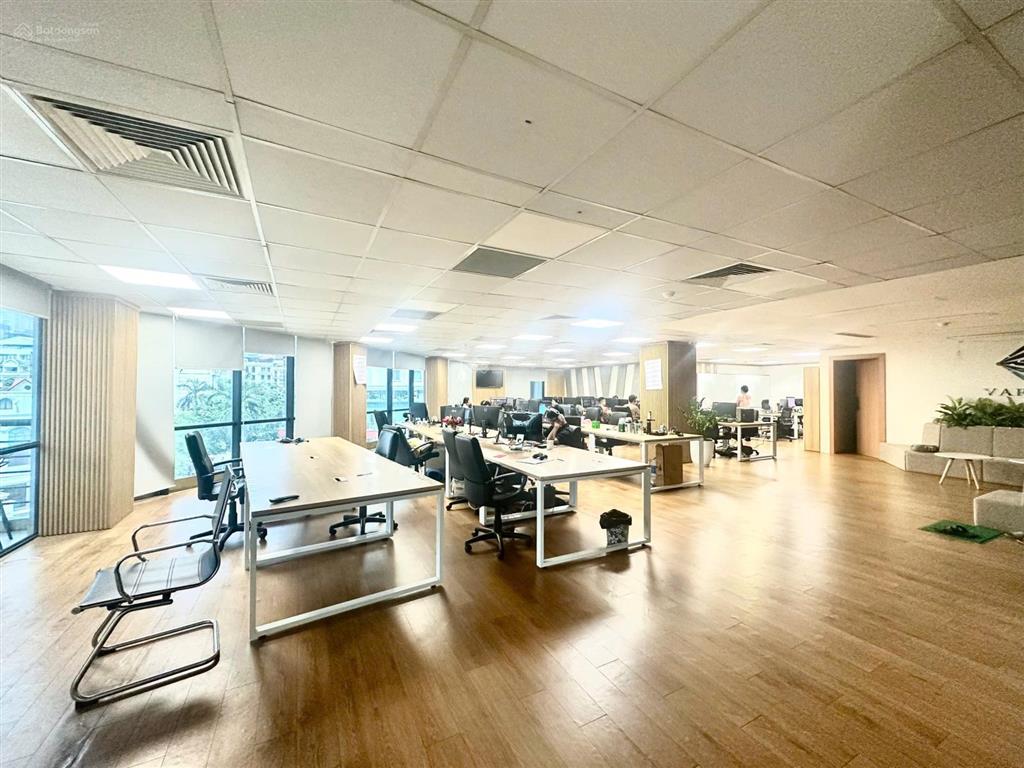 Cho thuê văn phòng trần thái tông 265m2, 65 triệu/tháng