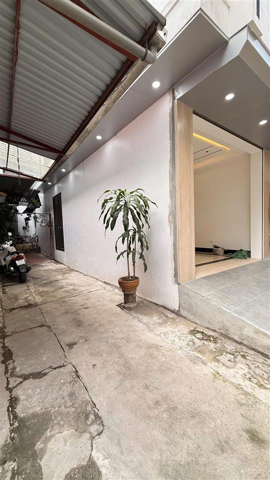 Giải phóng mở rộng  ngõ oto tải  dt 47.6m2 * 5 tầng  ở kinh doanh đỉnh  tặng nội thất xịn