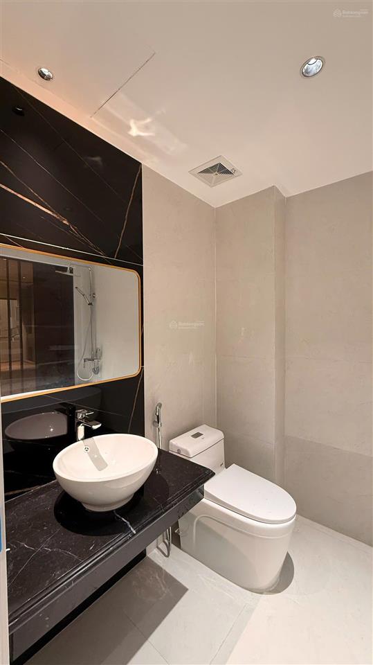 Giải phóng mở rộng  ngõ oto tải  dt 47.6m2 * 5 tầng  ở kinh doanh đỉnh  tặng nội thất xịn