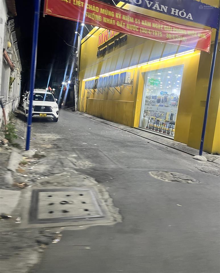 Nhà 4 tầng.70m. đủ cho 3 thế hệ . dọn vào ở ngay