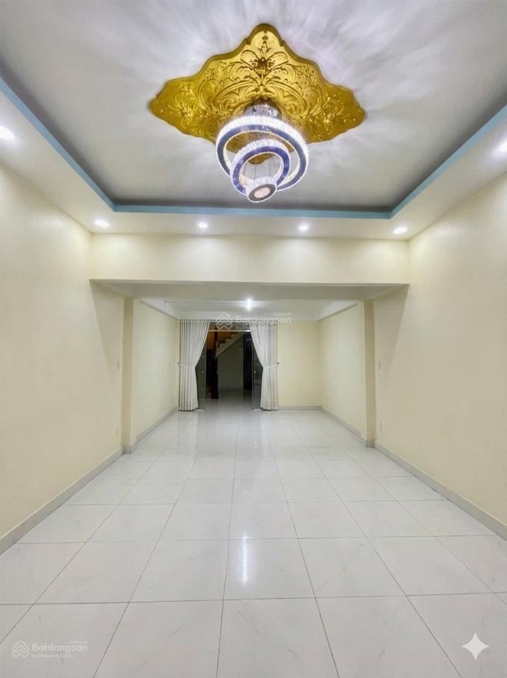 Nhà 4 tầng.70m. đủ cho 3 thế hệ . dọn vào ở ngay