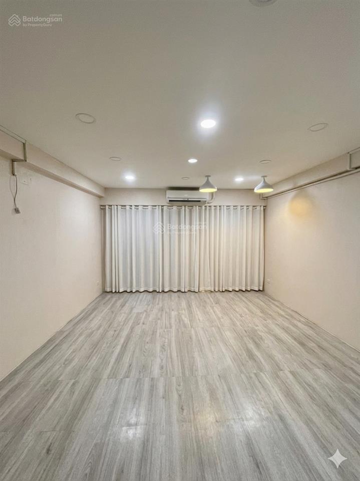Nhà 4 tầng.70m. đủ cho 3 thế hệ . dọn vào ở ngay