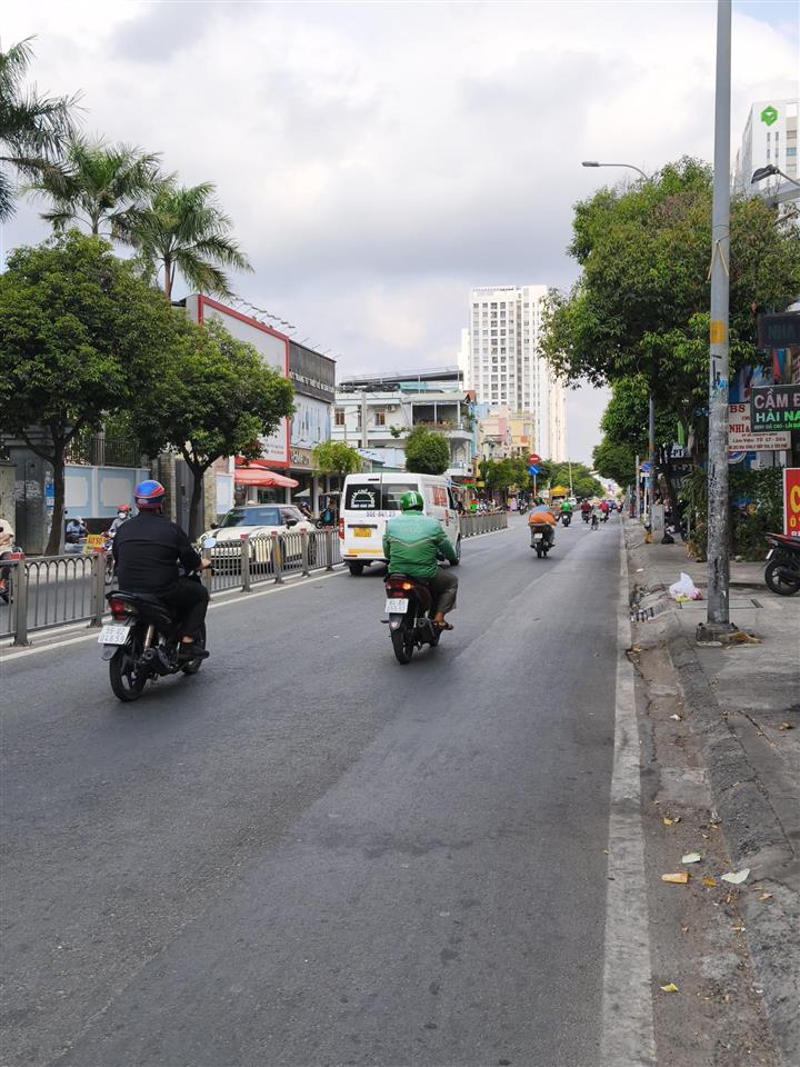 Bán nhà mặt tiền nguyễn văn yến  4x18m  4 tầng mới kinh doanh tốt