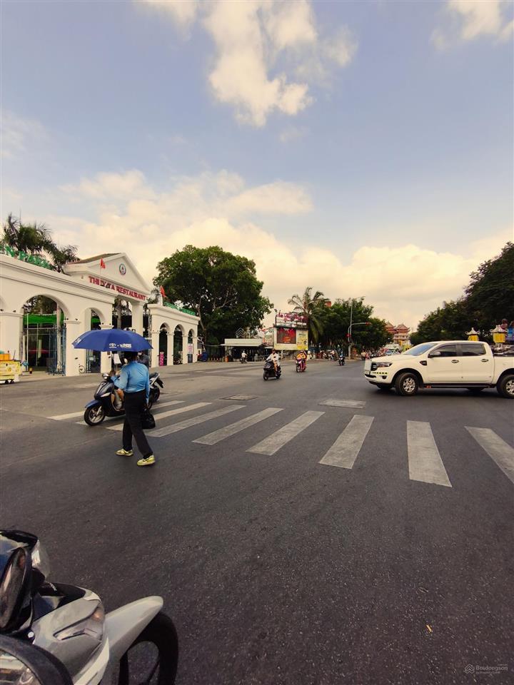 Bán nhà mặt tiền nguyễn văn yến  4x18m  4 tầng mới kinh doanh tốt