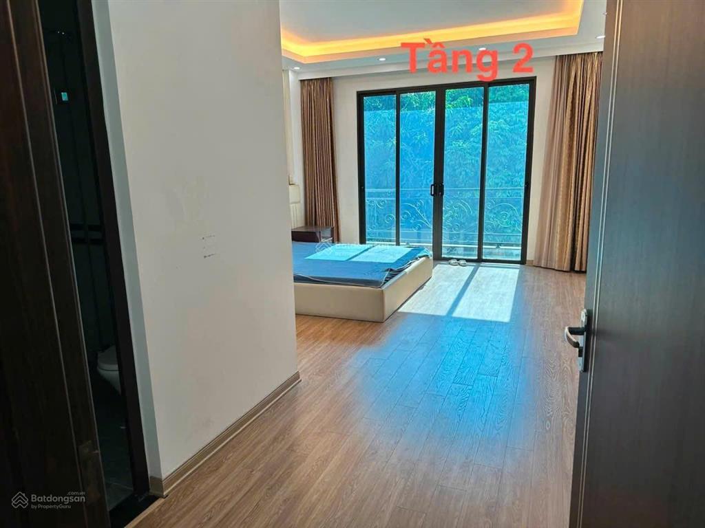 Nhà nguyên căn gần cầu kim đồng, ô tô đỗ cửa, có thang máy giá 20tr