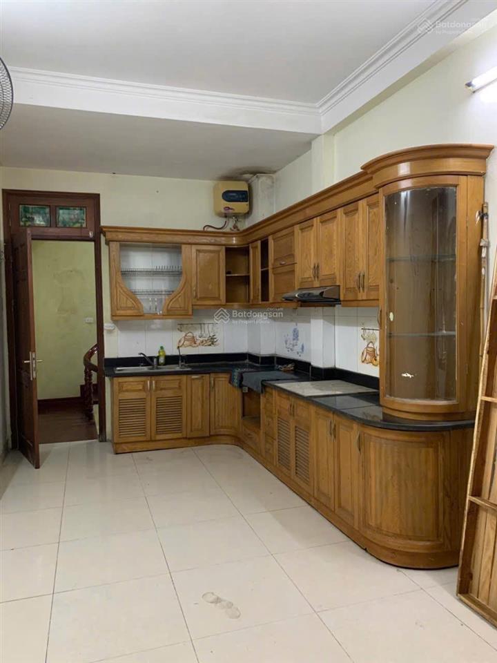 Cho thuê nhà khu tập thể 108 dương văn bé, ô tô đỗ cửa, ngõ rộng 7 mét, giá 9,5tr/tháng