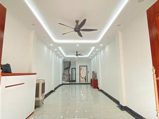 Cho thuê nhà mặt phố thịnh liệt, có thang máy, 70m2/sàn, 7 tầng thông sàn. giá 34tr/tháng