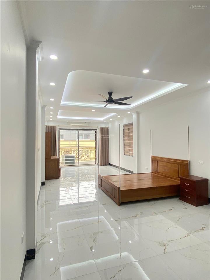 Cho thuê nhà mặt phố thịnh liệt, có thang máy, 70m2/sàn, 7 tầng thông sàn. giá 34tr/tháng