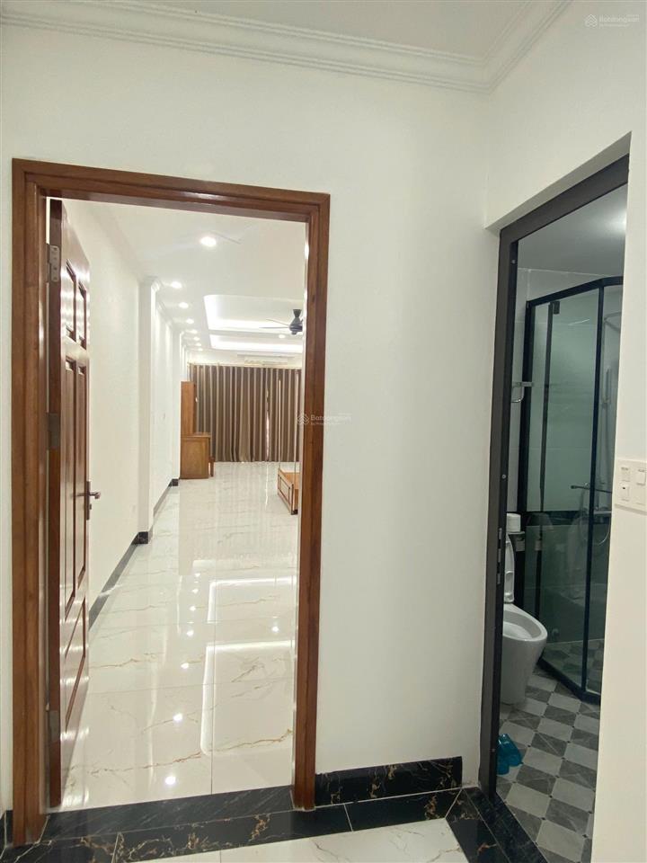 Cho thuê nhà mặt phố thịnh liệt, có thang máy, 70m2/sàn, 7 tầng thông sàn. giá 34tr/tháng