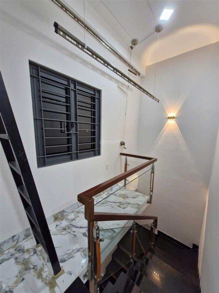 Đối diện vinhomes  nhà siêu đẹp 3 tầng  view vinhomes