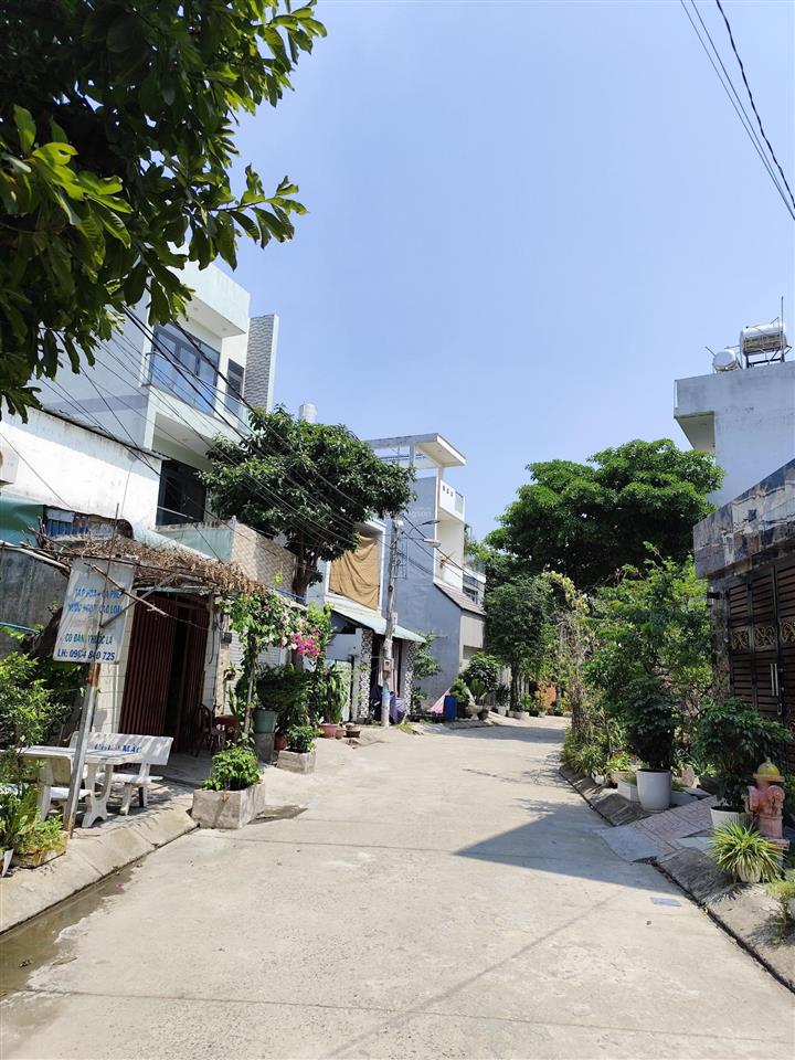 Đối diện vinhomes  nhà siêu đẹp 3 tầng  view vinhomes