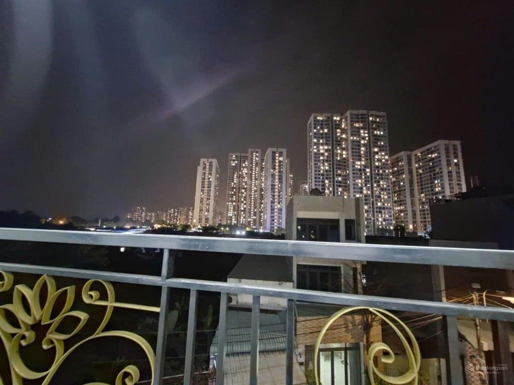Đối diện vinhomes  nhà siêu đẹp 3 tầng  view vinhomes