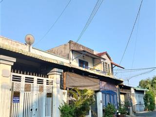 Nhà mặt tiền sát vinhomes  gần sông  phù hợp sống lâu dài