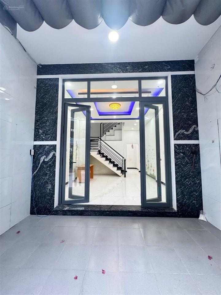 Chỉ 4.35 tỷ nhà 3 tầng long trường 4pn gần đông tăng long