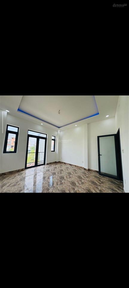 Chưa tới 4 tỷ có ngay nhà 2 tầng gần vinhomes grand park  đường 9m có vỉa hè