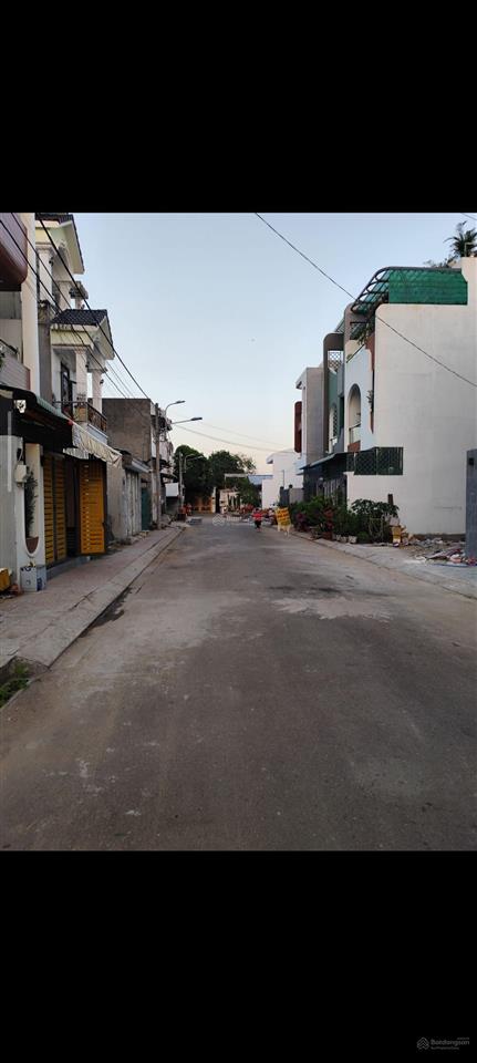 Chưa tới 4 tỷ có ngay nhà 2 tầng gần vinhomes grand park  đường 9m có vỉa hè