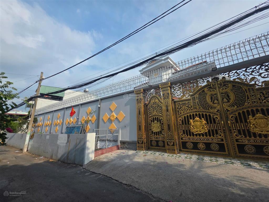 Bán mt hồ bá phấn, p. phước long, thủ đức  dt 30x40m  cn 999m2  3 tầng  giá 74 tỷ siêu tốt