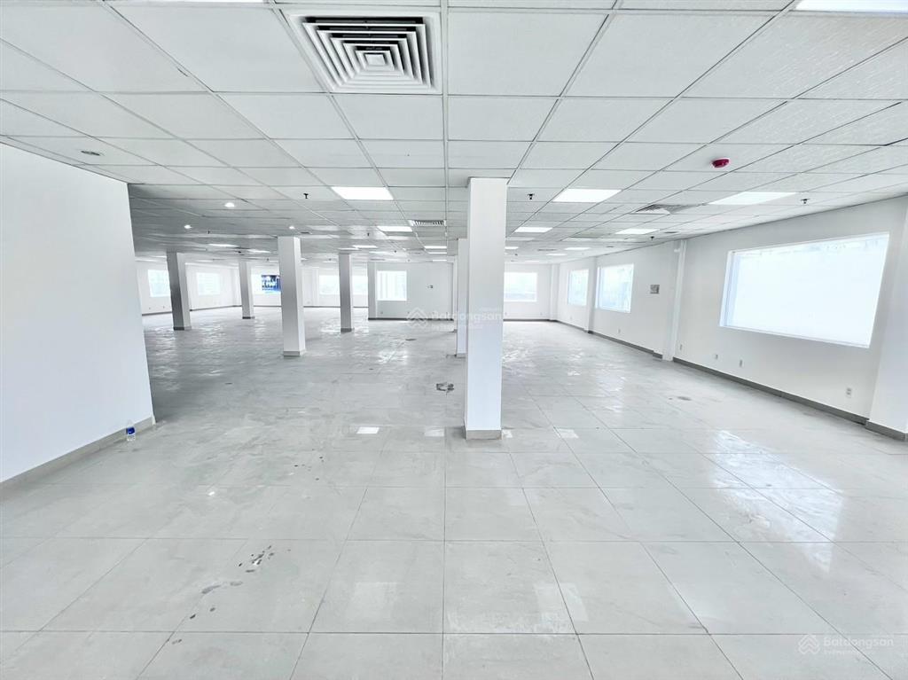 Tòa nhà mới xây ngay sân bay tân sơn nhất quận tân bình  2 hầm 10 tầng