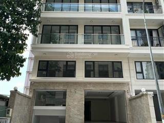 Tòa nhà mới xây 69 xuân thủy thảo điền quận 2  10x30m. hầm lửng 5 lầu thang máy, pccc đầy đủ.