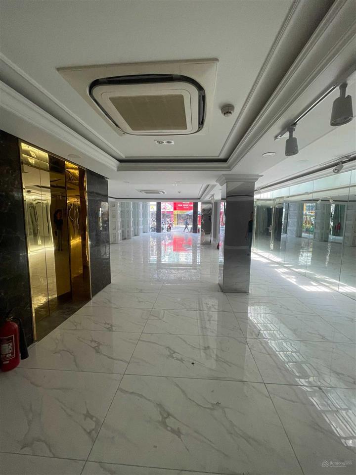 Tòa nhà mới góc nguyễn thị minh khai, quận 3  dt 7x20m, 7 tầng  giá 140 tr/th