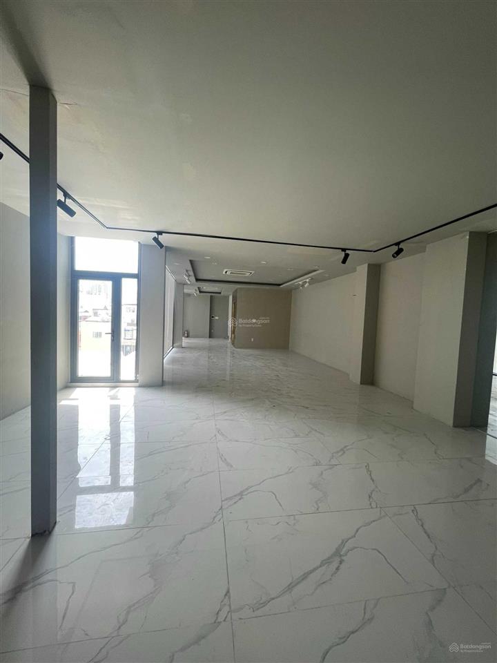 Tòa nhà mới góc nguyễn thị minh khai, quận 3  dt 7x20m, 7 tầng  giá 140 tr/th