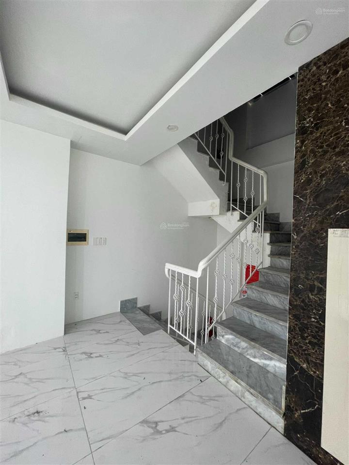 Tòa nhà mới góc nguyễn thị minh khai, quận 3  dt 7x20m, 7 tầng  giá 140 tr/th