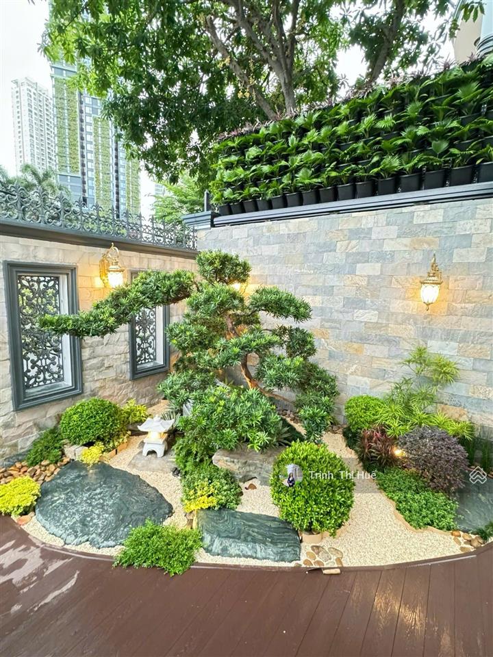 Bán biệt thự sân vườn sát thảo điền, quận 2 dt 12x20m (240m2)  hầm  3 tầng