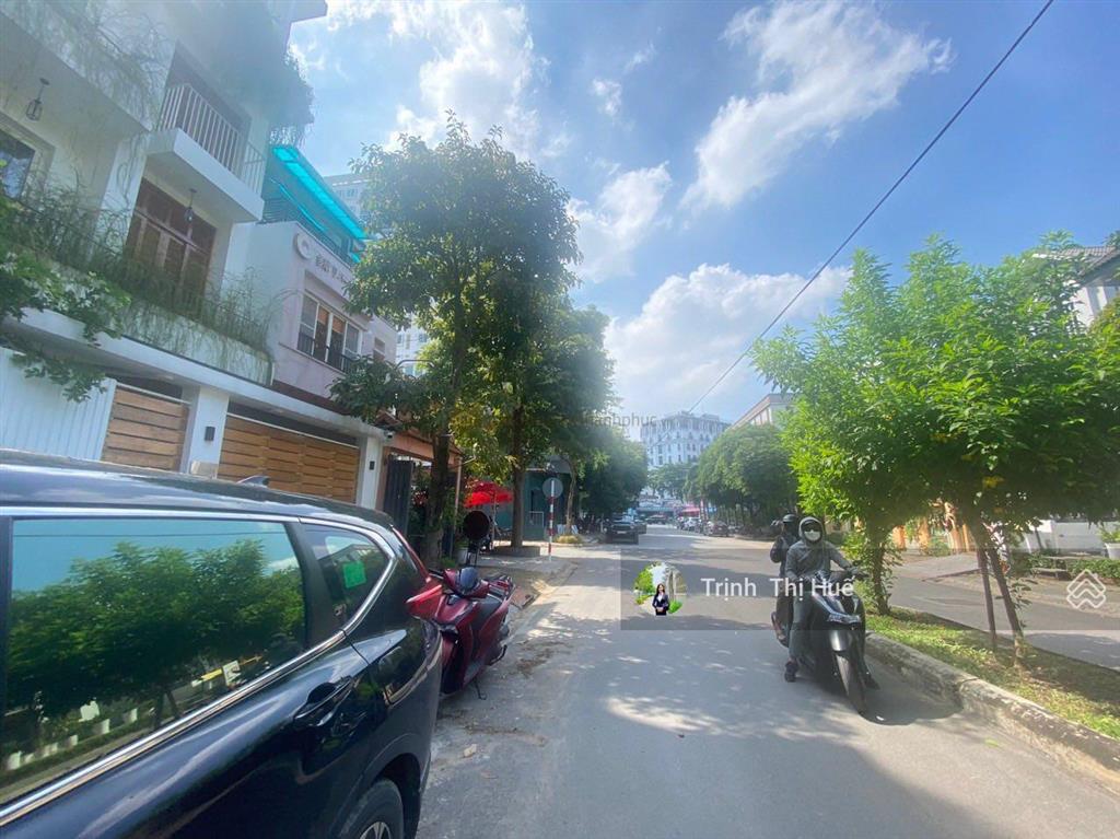 Chỉ 31tỷ bán nhanh biệt thự 4 tầng ngay đường nguyễn văn hưởng, p. thảo điền, quận 2 dt 10x11110m2