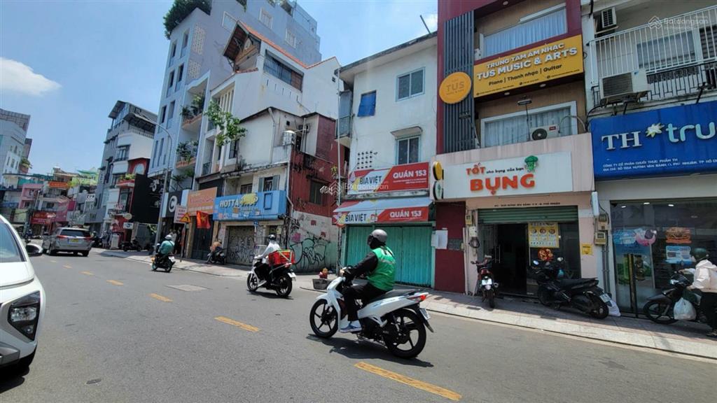 Mặt tiền 5 lầu huỳnh văn bánh phường 12 phú nhuận  đang cho thuê 22 triệu/tháng