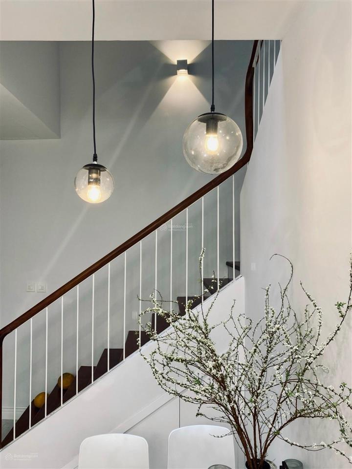 Giảm thêm 300 triệu bán gấp nhà dân xây phố bồ đề long biên hà nội. dt 38m mt 4.3m. giá 8 tỷ 200tr
