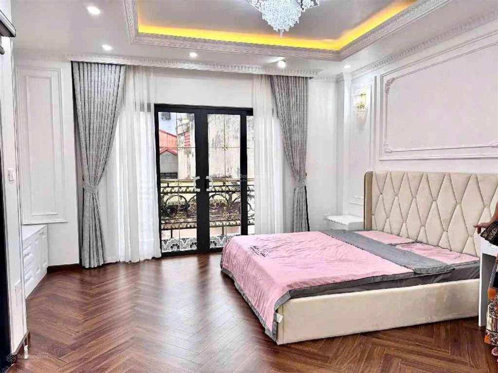 Mặt phố yên lạc  hai bà trưng lô góc  7 tầng thang máy  kinh doanh cực nét  sổ đỏ 51m