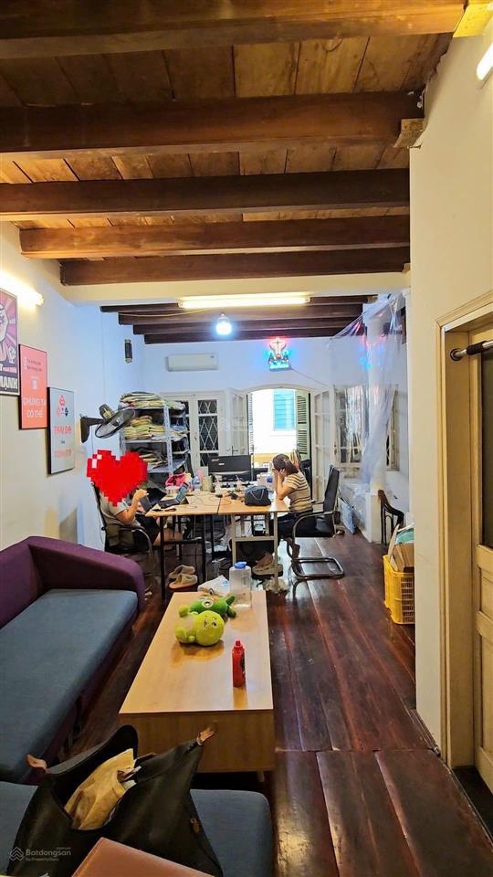 Vị trí cực đẹp nằm trên khu phân lô yên lạc  hai bà trưng
 sổ đỏ vuông vắn 58.8m thiết kế 3 tầng