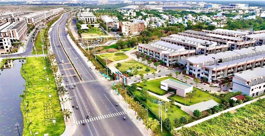 Nhà 3 tầng khu compound mt đường long hậu giá 4,28 tỷ (bao thuế phí hồ sơ)