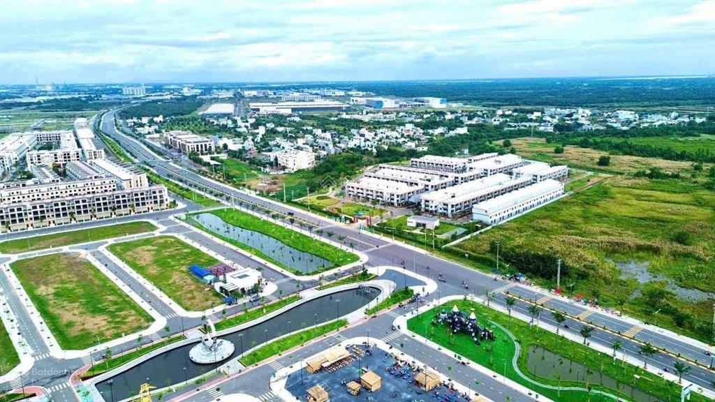 Nhà 3 tầng khu compound mt đường long hậu giá 4,28 tỷ (bao thuế phí hồ sơ)