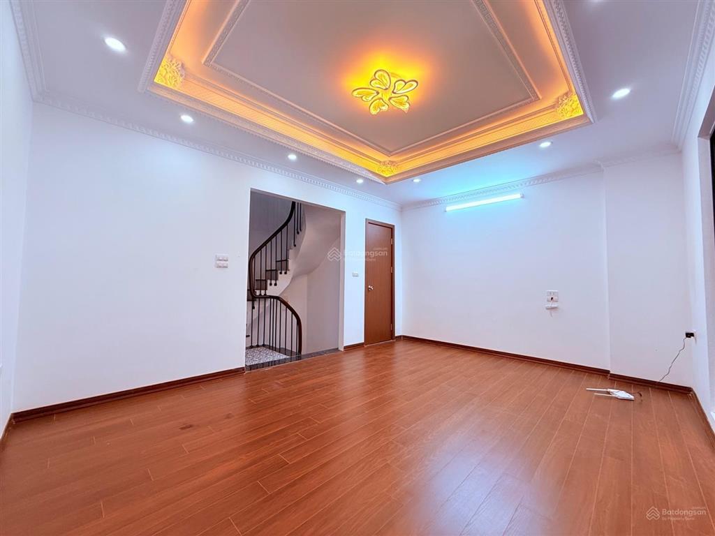 Xuân đỉnh nhà mới tinh tươm  thang máy vi vu  sát ô tô  ô tô tránh cực gân nhà mới ở ngay