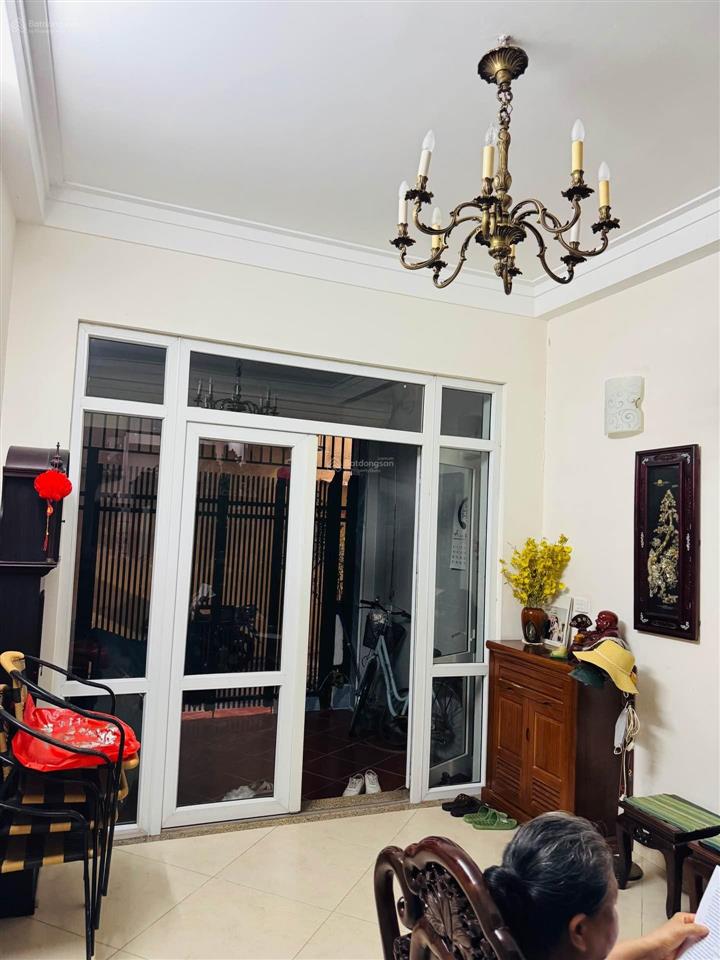 Trung tâm tây hô  nhà đẹp  nở hậu  an sinh lý tướng.